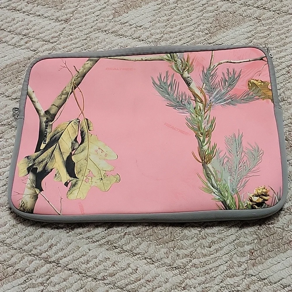 Bass Pro Shop Pink Realtree Laptop Sleeve